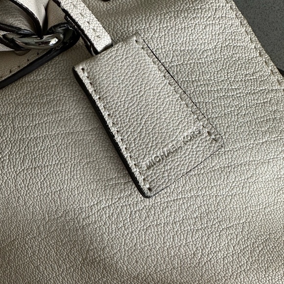 Michael Kors Vanilla Cream Hamilton Padlock Shoulder Bag Tote - Picture 8 of 8